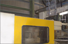 プラスチック成型工場